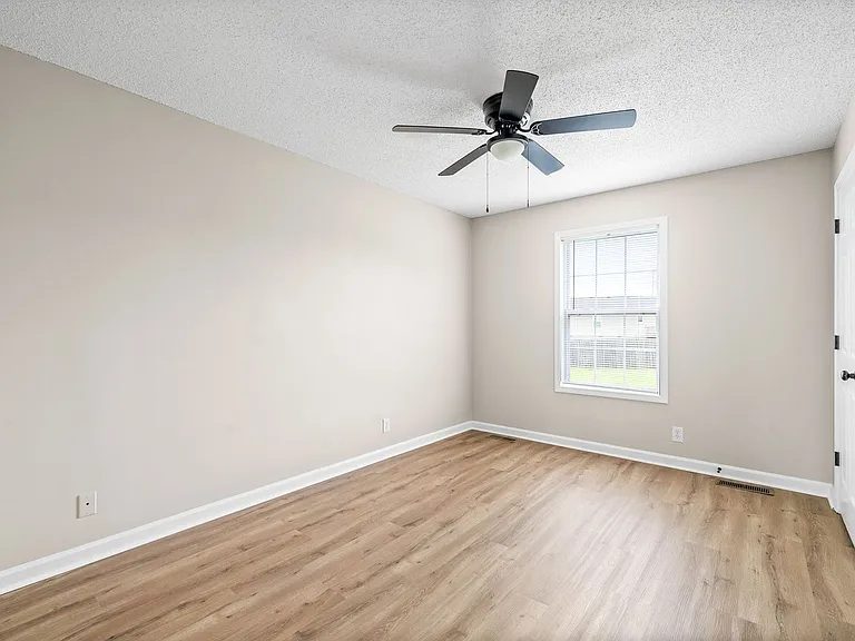 704 Shetland Dr — Photo 16