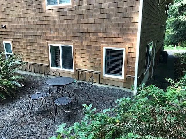 139 Ross Ln photo 1