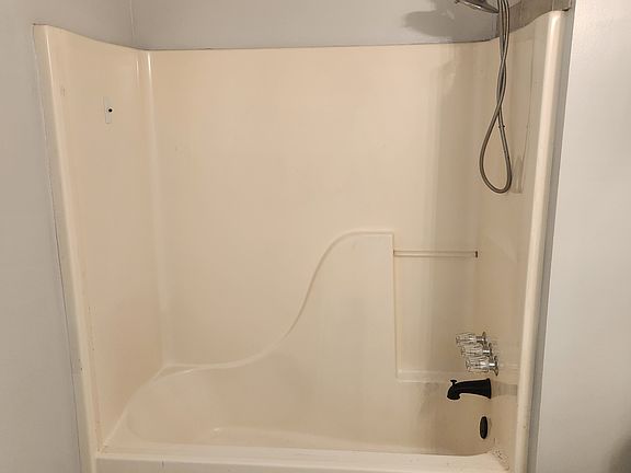 4th image of 482 Grove Hill Dr