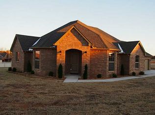 282 Kusek Cir, Harrah, OK 73045