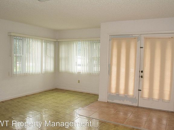3rd image of 36 Pilgrim Dr