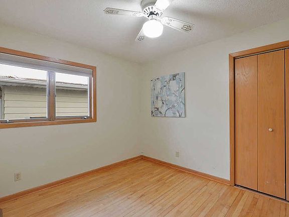 5th image of 5221 42nd Ave S