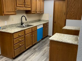 103 W 7th St, Grove, OK 74344