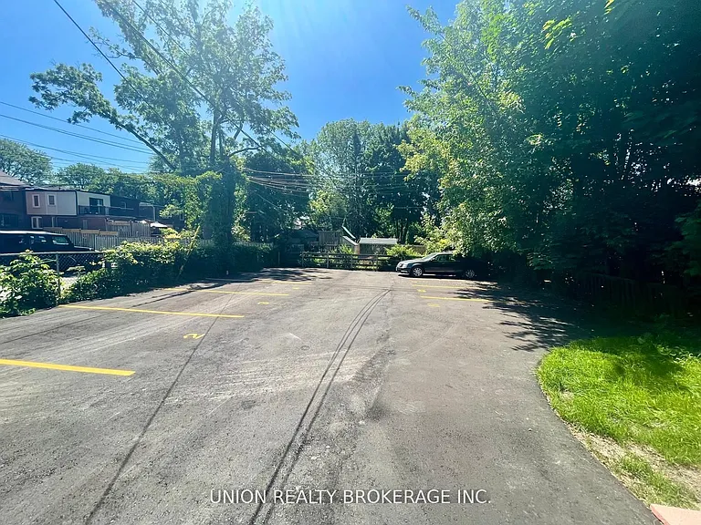 331 Eglinton Ave E #UPPER — Photo 15