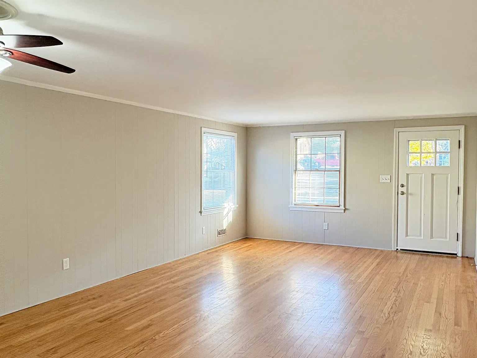 2 bed, 1100 sqft, $995 — Photo 2