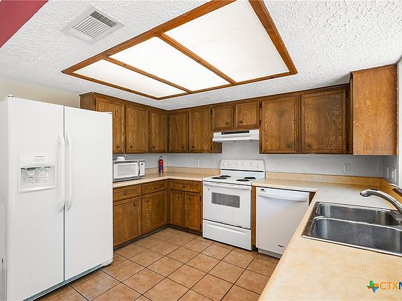 5th image of 102 Chaparral St