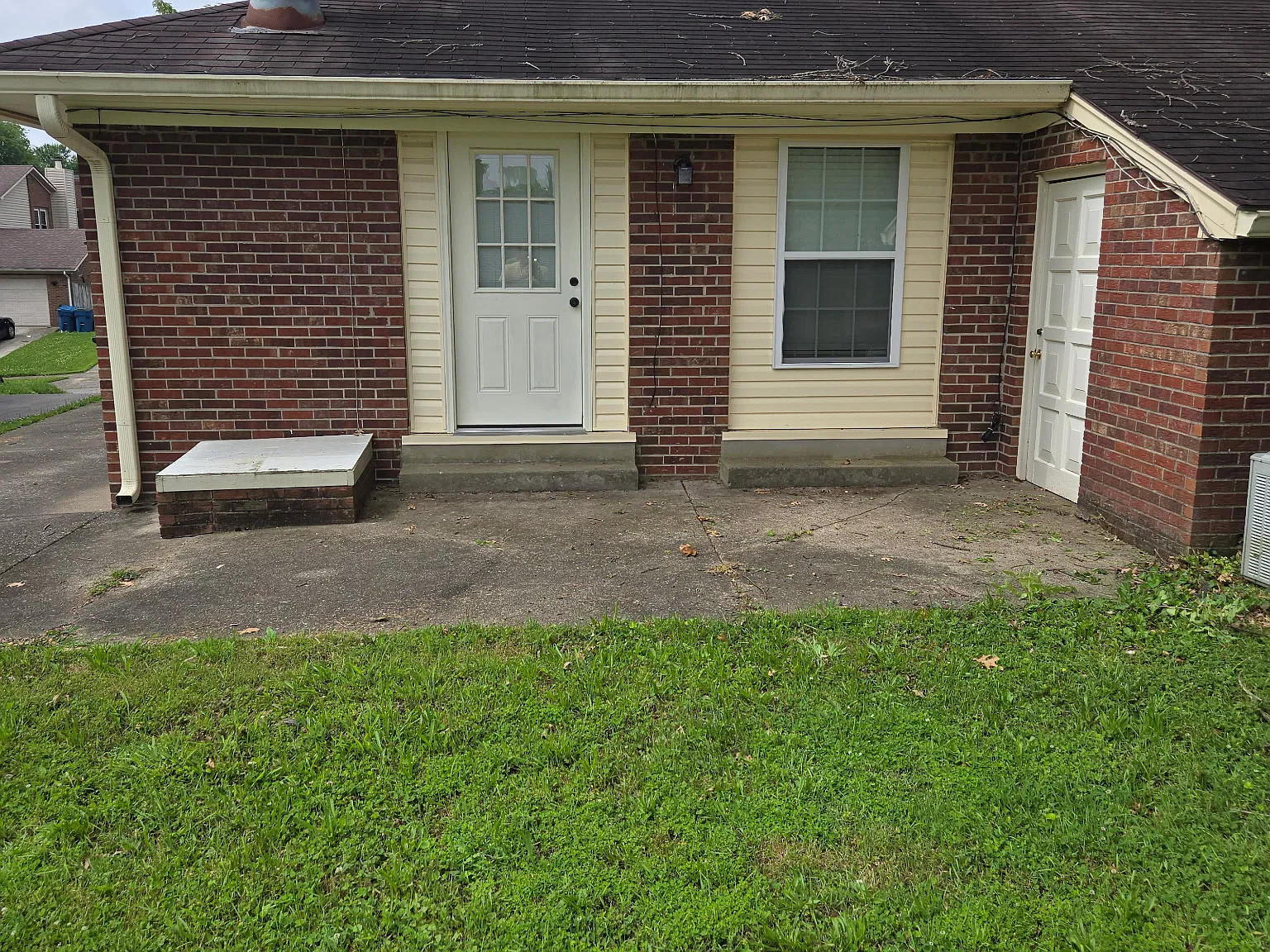 2 bed, 1.5 bath, 1000 sqft, $1,300 — Photo 2