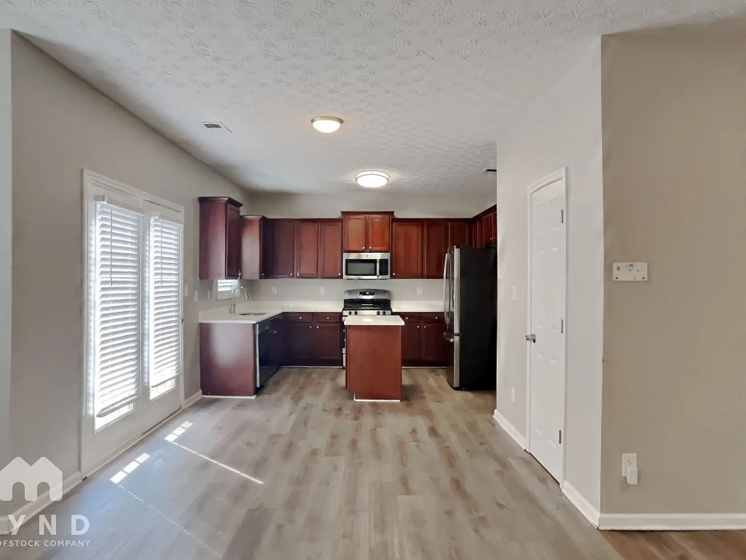 4 bed, 2.5 bath, 2105 sqft, $2,235 — Photo 4
