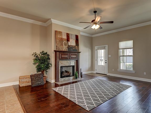 3rd image of 211 Rosemary Pl