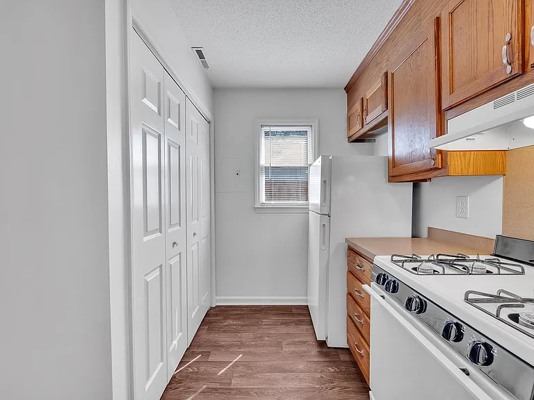 Belmont Heights Apartments & Townhomes — Photo 77