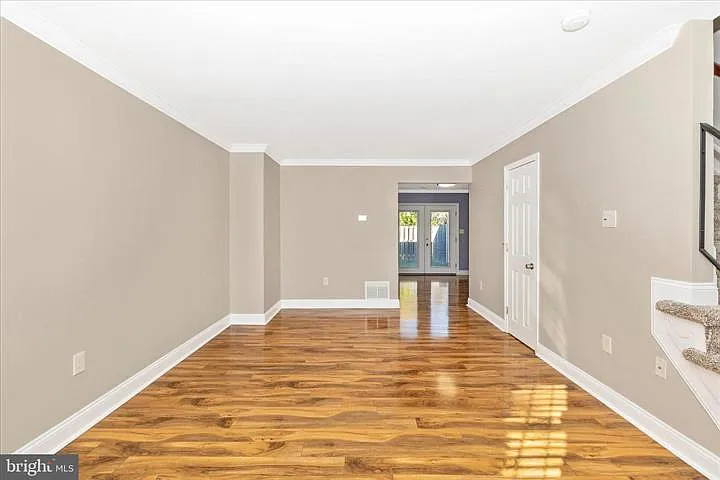 557 Lancaster Pl — Photo 5