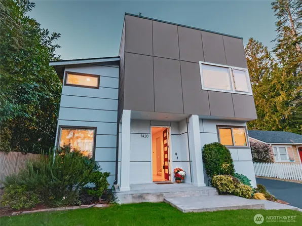 1420 S 272nd Street, Des Moines, WA 98198