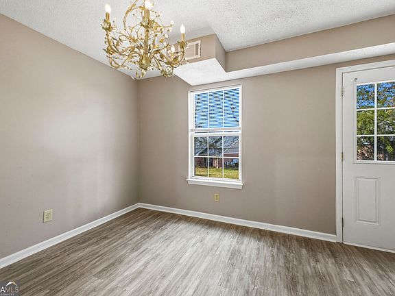 4th image of 115 Springfield Ct