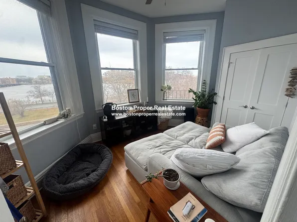 464 Beacon St APT 2R, Boston, MA 02115
