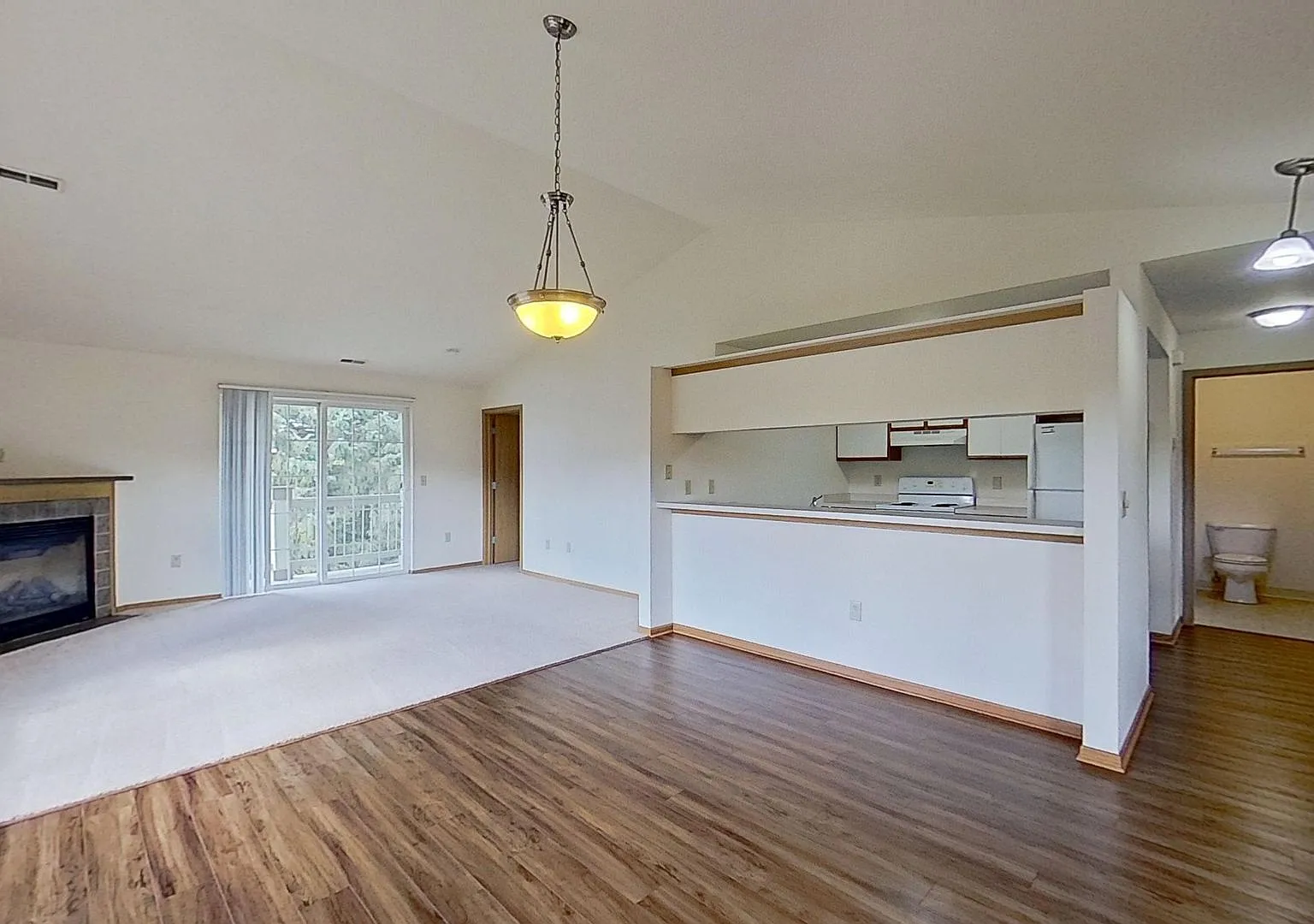 Condo Style Upper 2 Bedroom 2 Bathroom Apartment Available — Photo 2