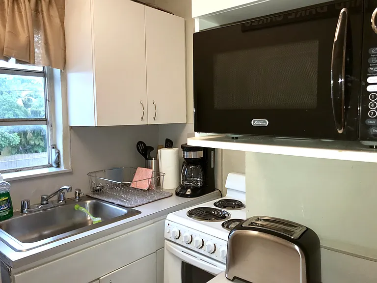 500 NE 62nd St #4 — Photo 8