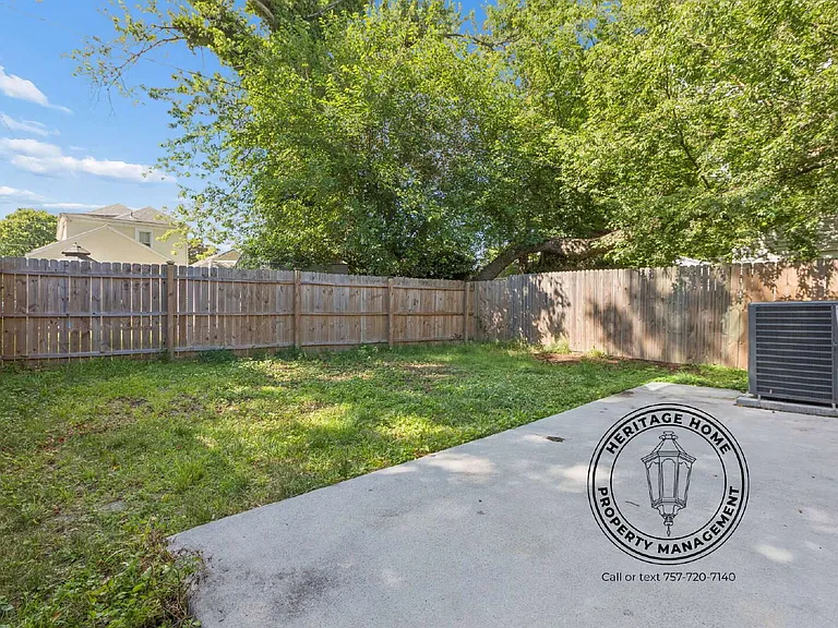 532 Harriett St — Photo 24