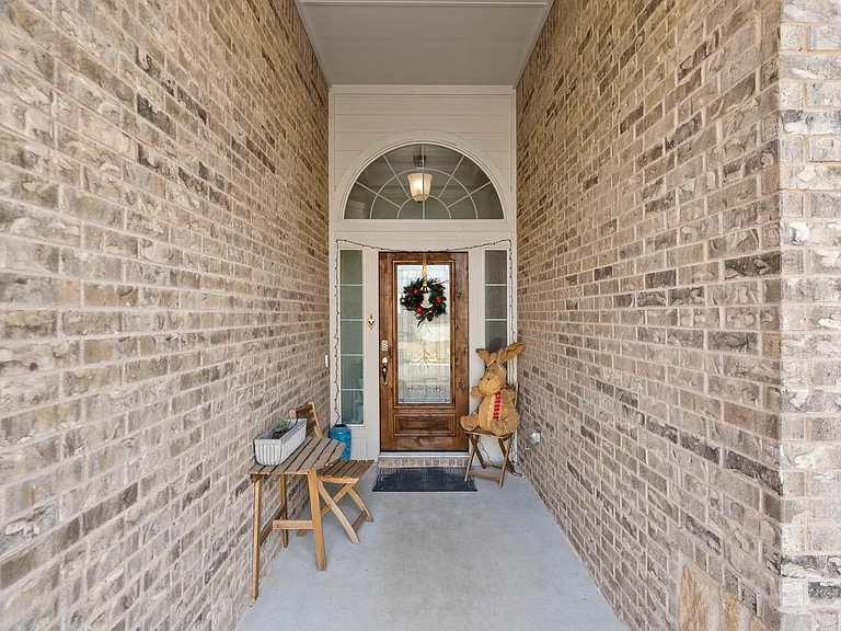 608 Lister Dr — Photo 4