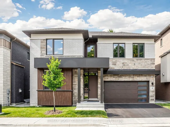 60 Royal Hill Ct, Aurora, ON L4G 3Z7