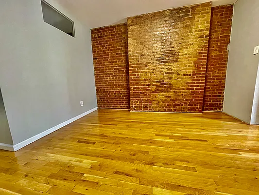 Rented by R New York | media 68