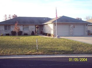 510 E Park View Dr, Gilman, IL 60938