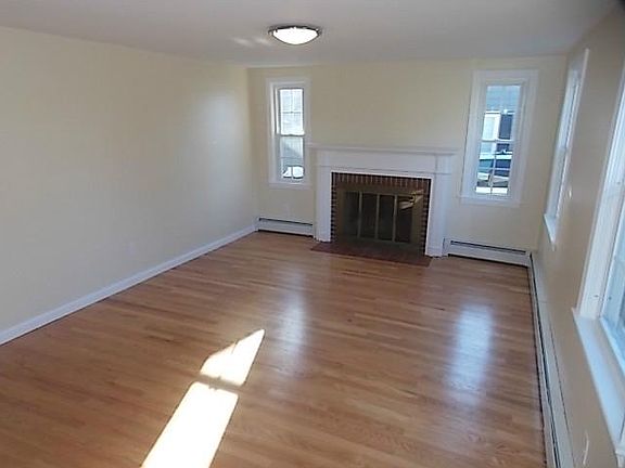 3rd image of 15 Holbrook Ave