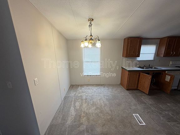 4th image of 26 Hemlock Ln