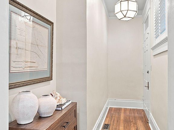 5th image of 139 Tradd St APT 1