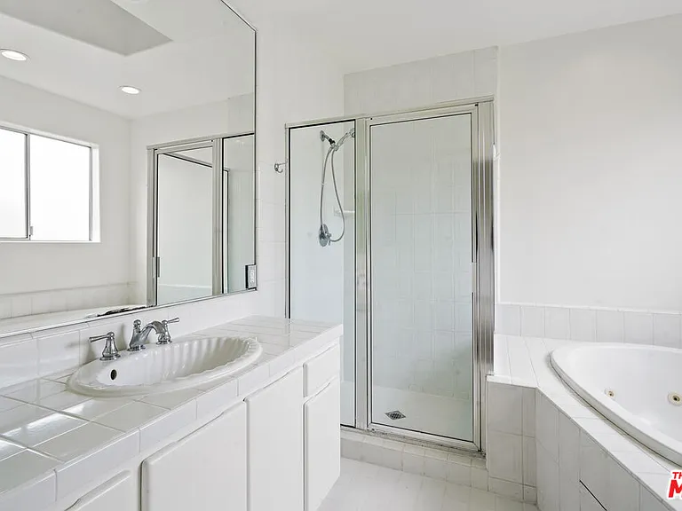 1325 Arizona Ave #201 — Photo 42