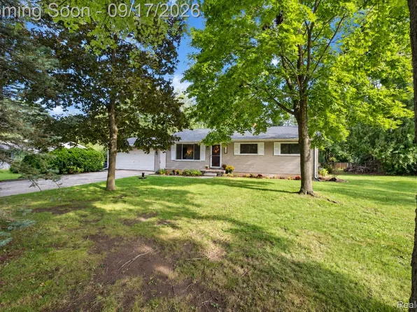 3294 Genoa Rd, Clarkston MI