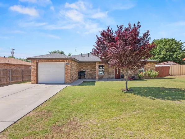 104 2nd St, Plains, TX 79355