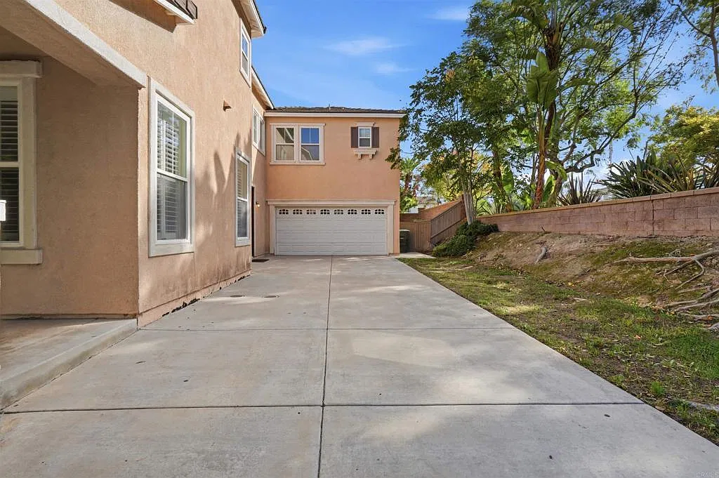 4 bed, 3.5 bath, 2188 sqft, $4,700 — Photo 4