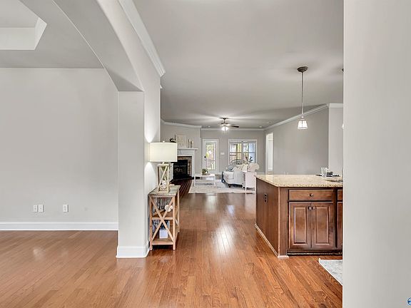 5th image of 3004 Greenway Cir SE