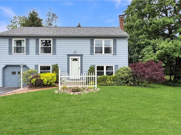 130 Shenango Rd, New Castle, PA 16105