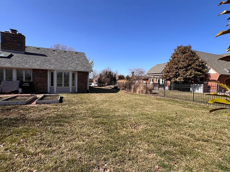 Large side yard