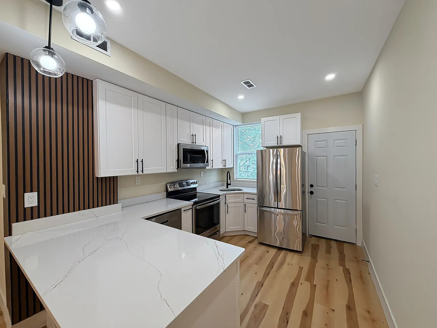 Fully Renovated 4BR/2.5BA Home | Finished Basement | Central A/C — Photo 4