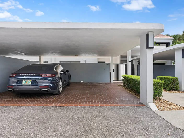 2435 Presidential Way #G — Photo 31