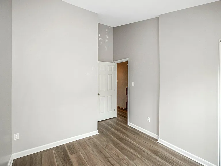 9705 Becker Ct — Photo 10