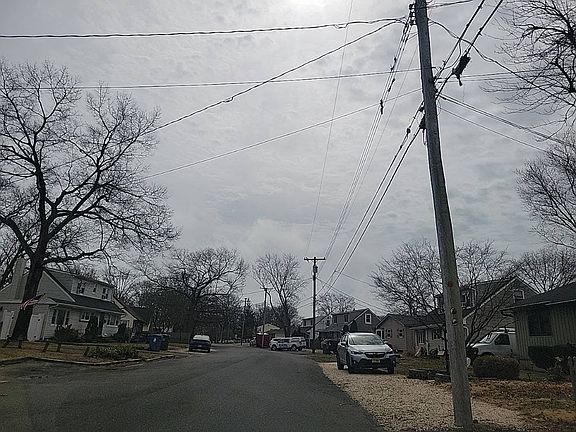 4th image of 109 Roosevelt Dr