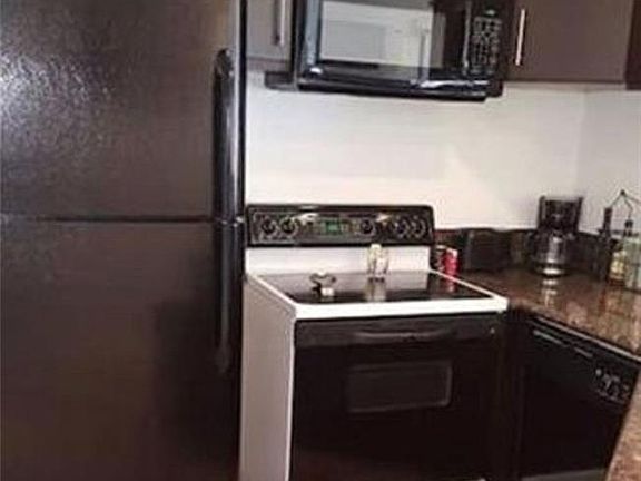 5th image of 490 Elm Dr Unit 103