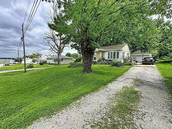 3rd image of 245 Mansur Ave