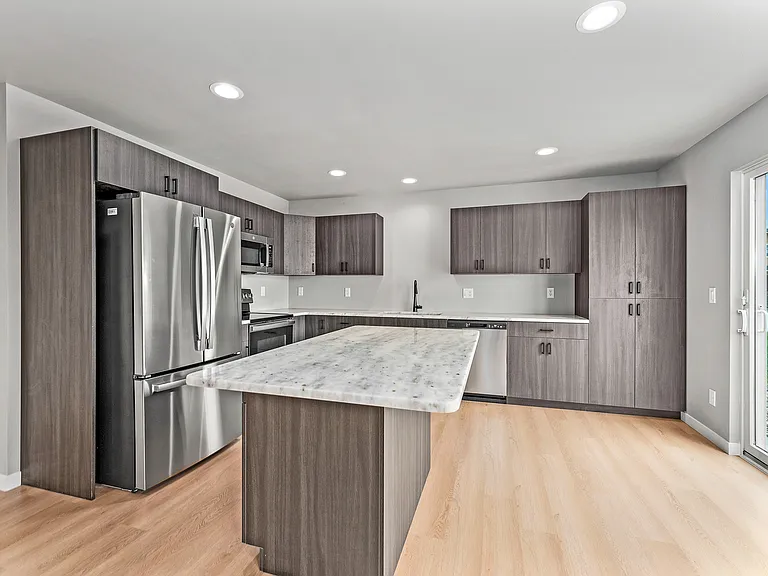 1407 Thatcher St — Photo 5
