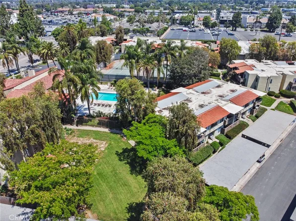 1345 Cabrillo Park Dr APT D13, Santa Ana, CA 92701