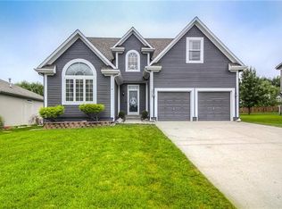 3905 SW Briarwood Dr, Lees Summit, MO 64082