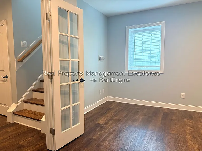 305 Holly Thorn Trce — Photo 23