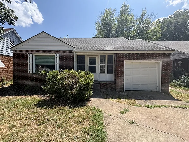 3318 E Jasper St — Photo 1