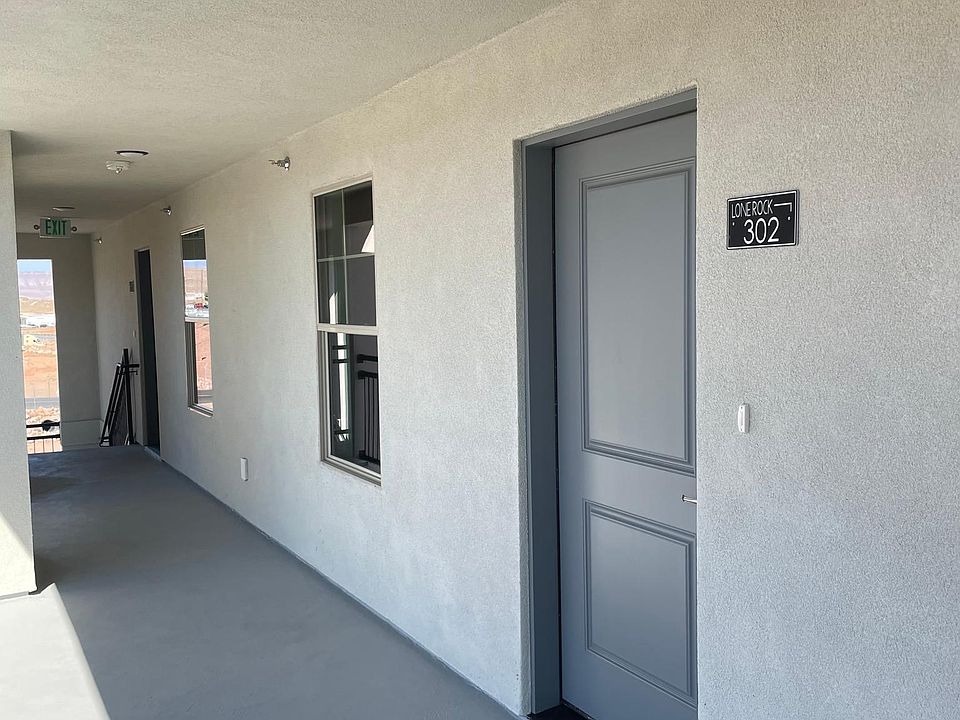 1st image of 128 N Lone Rock Dr