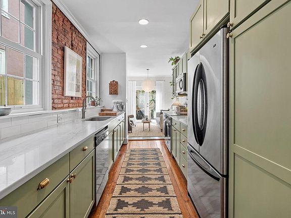 3rd image of 822 N Lecount St