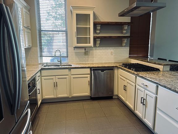5th image of 3301 Salena St