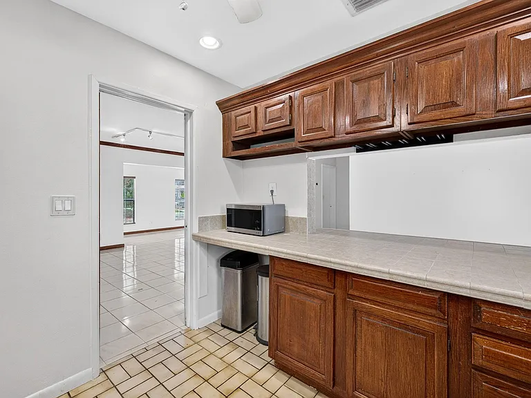 2060 Tropic Isle — Photo 19